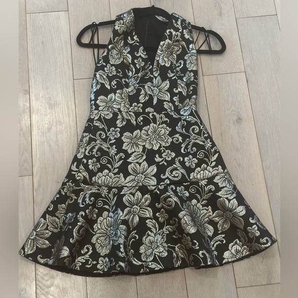 Alice + Olivia Marleen Fit and Flare Dress Size 0 - Picture 4 of 5